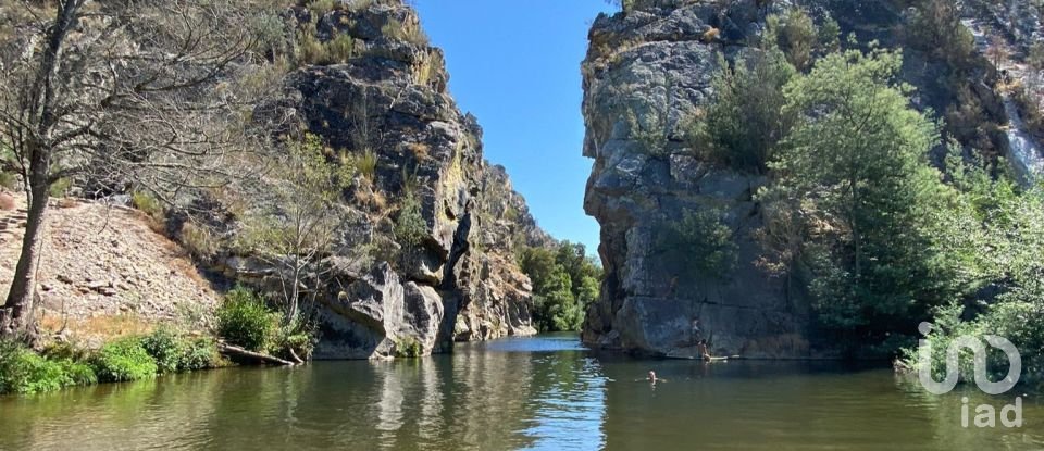 Terreno urbano em Poiares (Santo André) de 1 490 m²