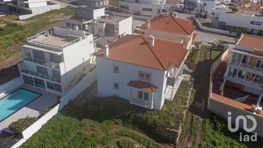 House T3 in Lourinhã e Atalaia of 146 m²