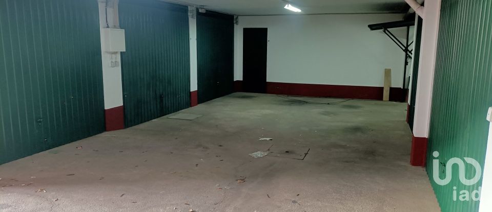 Parque de Estacionamento / Garagem / Box em Palmela de 16 m²