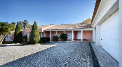 Maison T5 à Charneca De Caparica E Sobreda de 835 m²