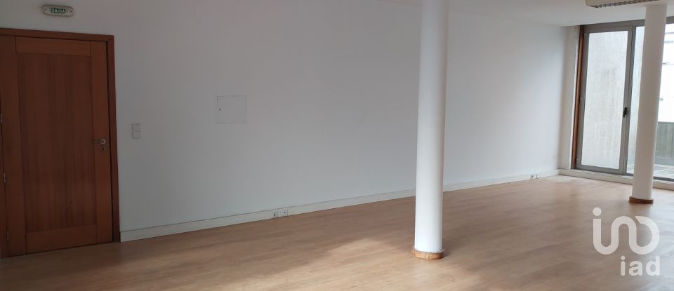 Boutique/Local commercial à Barcelos, Vila Boa e Vila Frescainha (São Martinho e São Pedro) de 131 m²