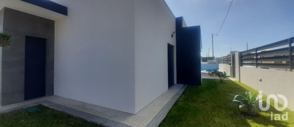 House T3 in Fernão Ferro of 164 m²