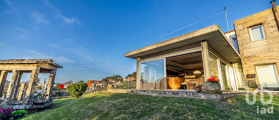 Gîte T5 à Lanhelas de 277 m²