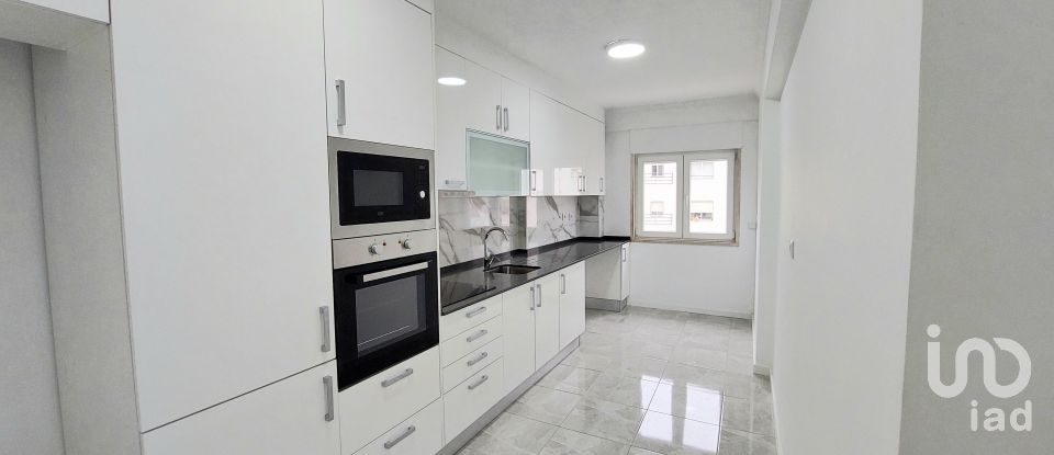 Apartment T3 in Corroios of 103 m²