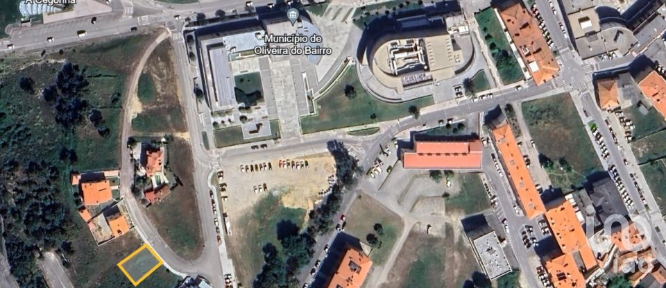 Terreno urbano em Oliveira do Bairro de 463 m²