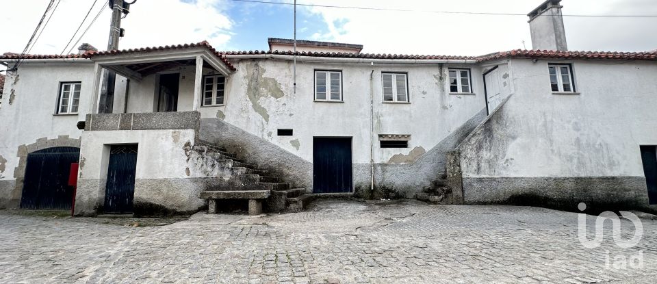 Casa de aldeia T4 em Moimenta da Serra e Vinhó de 120 m²