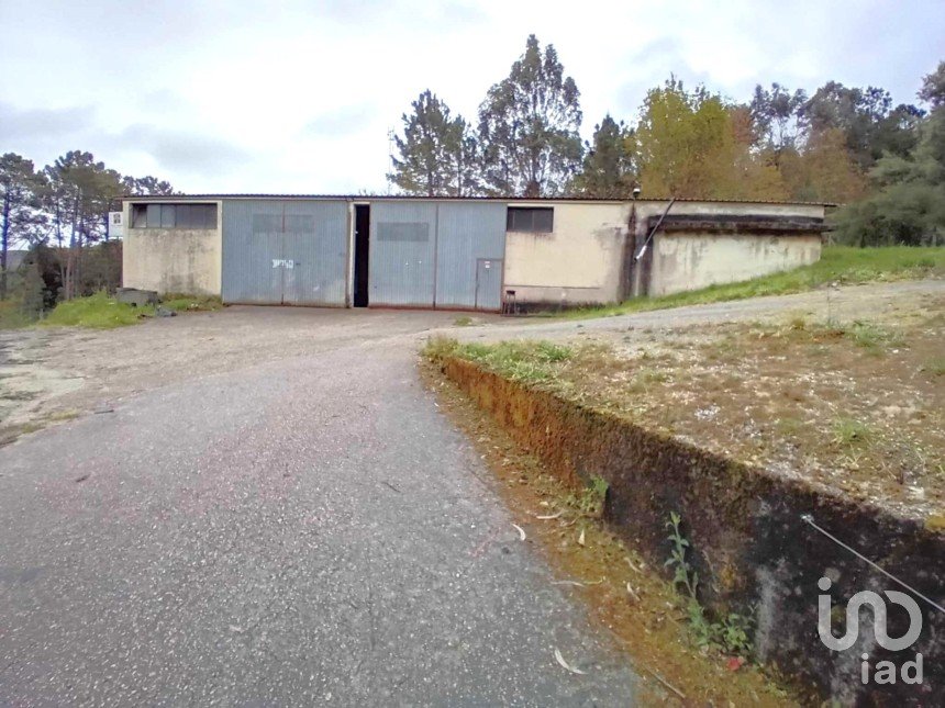 Boutique/Local commercial à Paderne de 473 m²