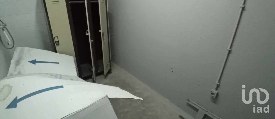 Boutique/Local commercial à Paderne de 473 m²