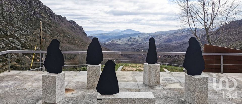 Boutique/Local commercial à Paderne de 473 m²