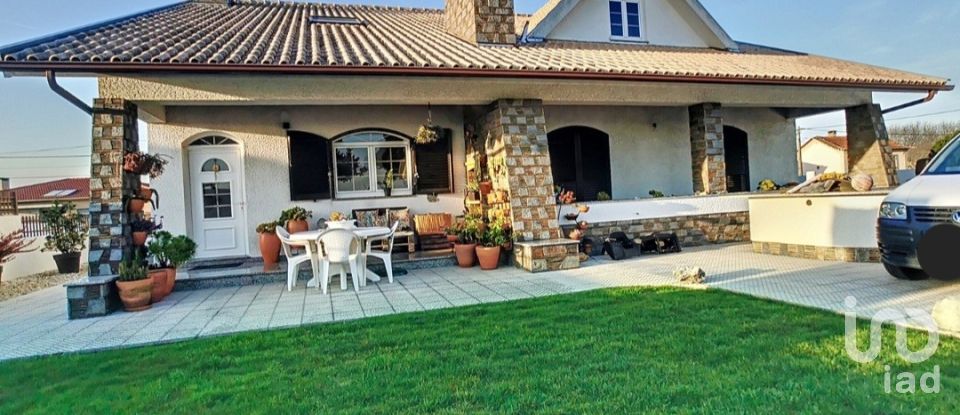Maison rustique T4 à Válega de 359 m²