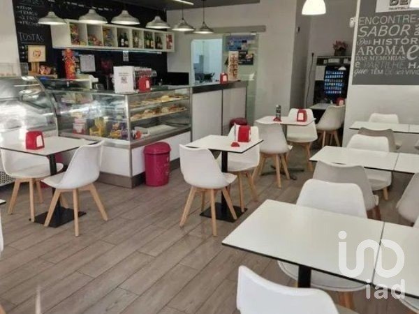 Shop / premises commercial in Casal de Cambra of 50 m²