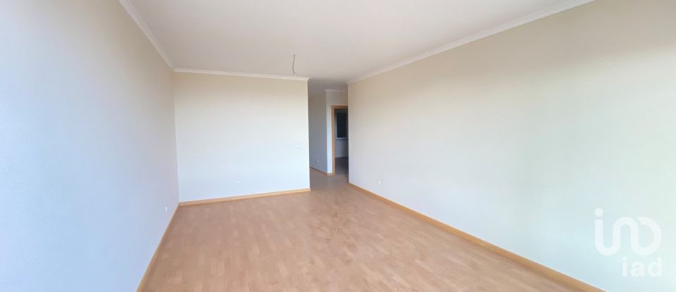 Apartment T2 in Caniço of 295,000 m²