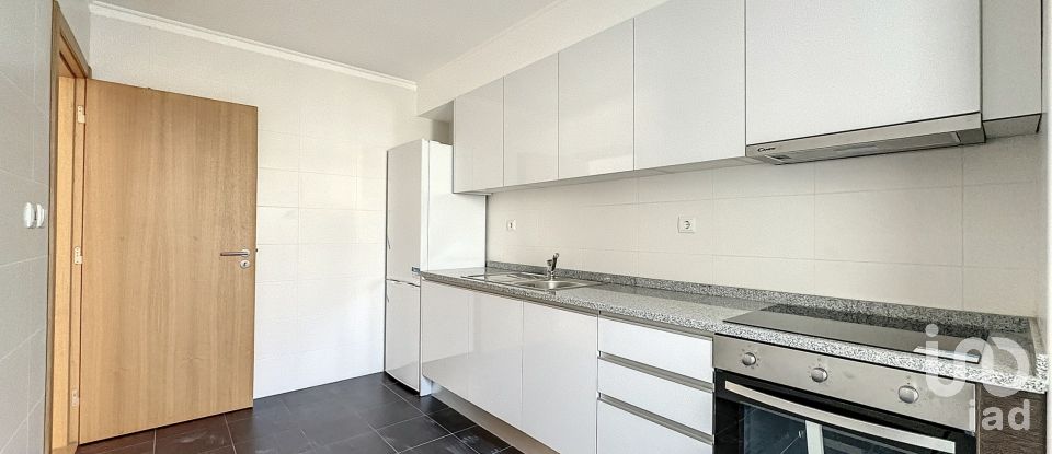 Apartment T2 in Caniço of 295,000 m²