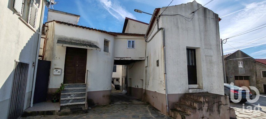 Maison de village T3 à Portela do Fojo-Machio de 117 m²