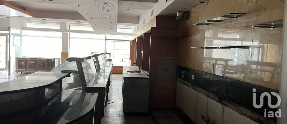 Loja / Estabelecimento Comercial em Mafamude e Vilar do Paraíso de 300 m²