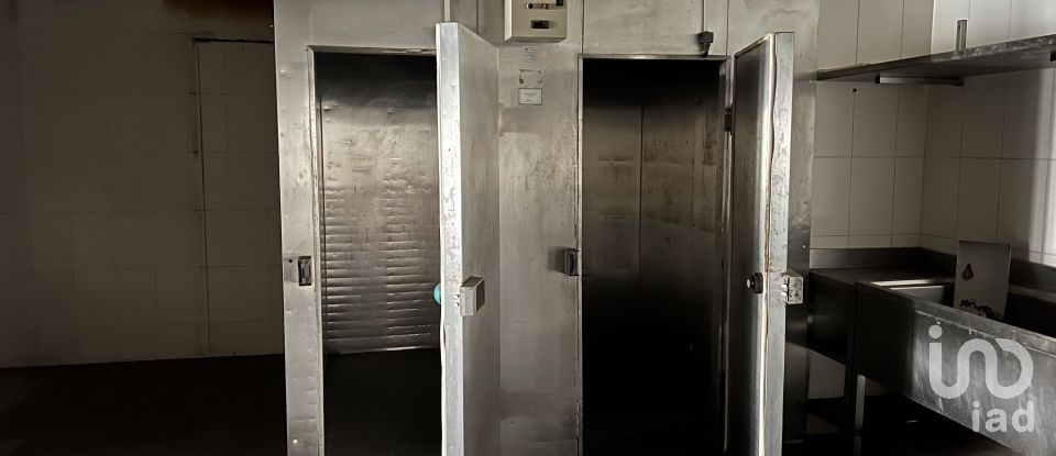 Loja / Estabelecimento Comercial em Mafamude e Vilar do Paraíso de 300 m²