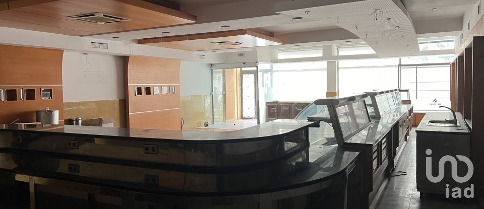 Loja / Estabelecimento Comercial em Mafamude e Vilar do Paraíso de 300 m²