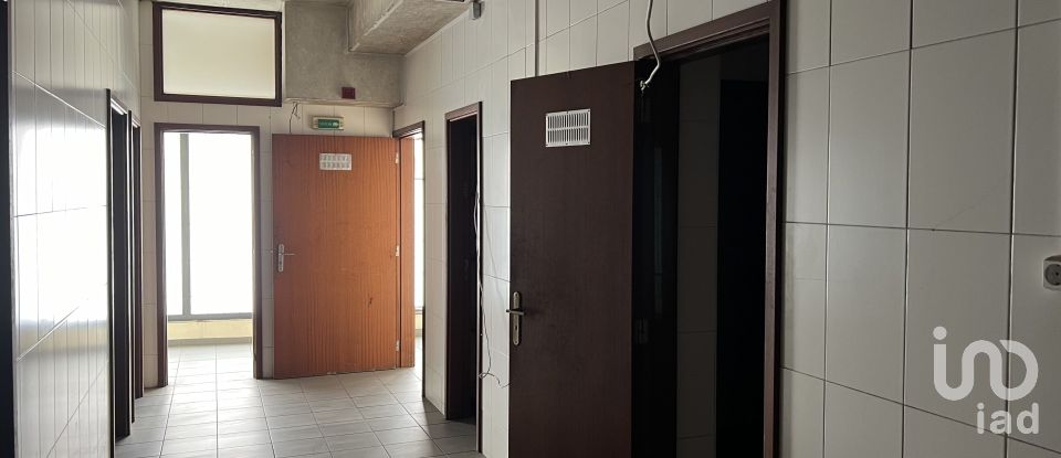 Loja / Estabelecimento Comercial em Mafamude e Vilar do Paraíso de 300 m²