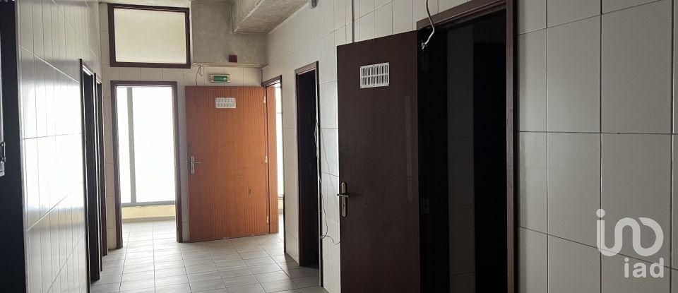 Loja / Estabelecimento Comercial em Mafamude e Vilar do Paraíso de 300 m²