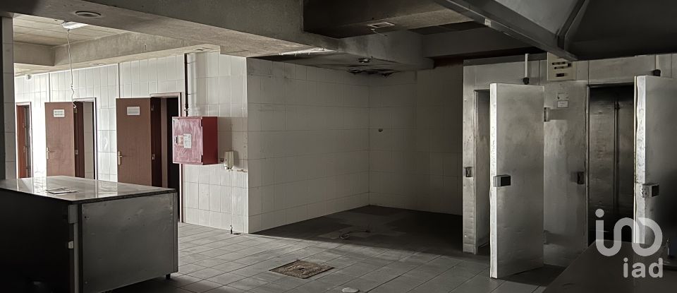 Loja / Estabelecimento Comercial em Mafamude e Vilar do Paraíso de 300 m²