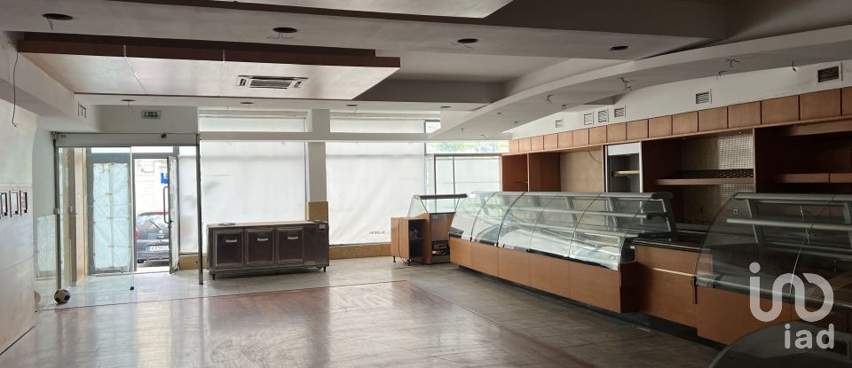 Loja / Estabelecimento Comercial em Mafamude e Vilar do Paraíso de 300 m²