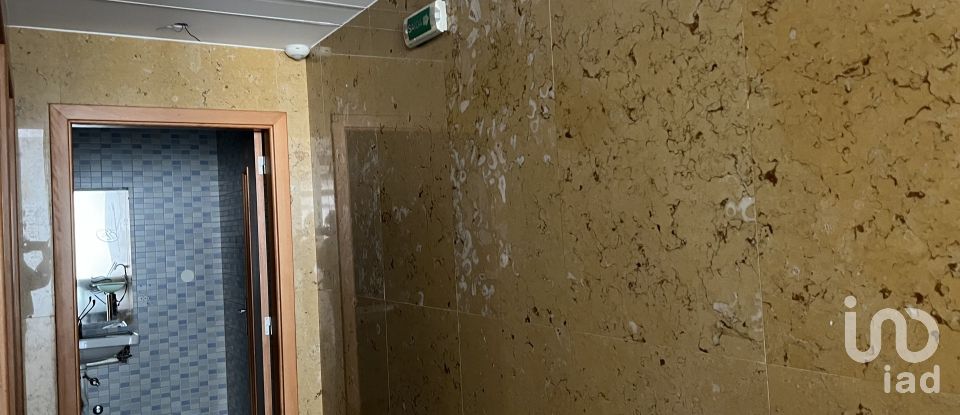 Loja / Estabelecimento Comercial em Mafamude e Vilar do Paraíso de 300 m²