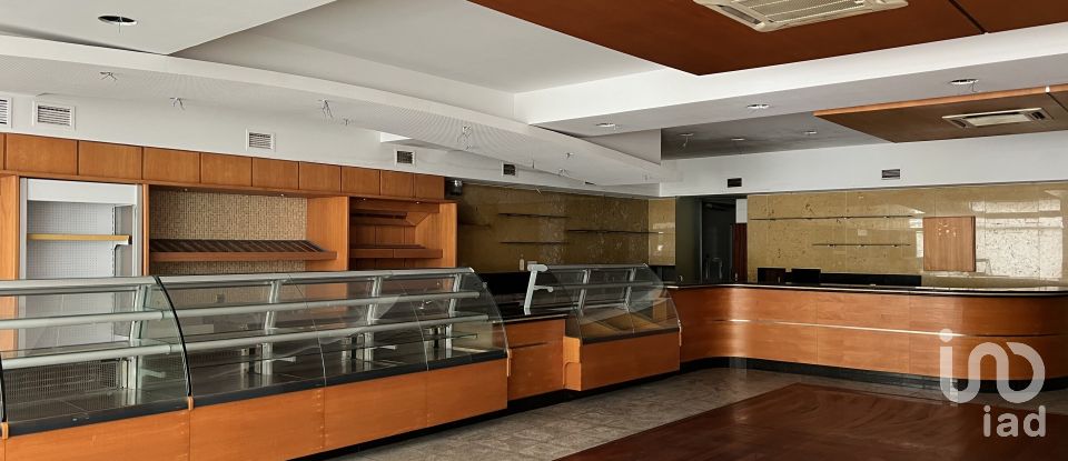 Loja / Estabelecimento Comercial em Mafamude e Vilar do Paraíso de 300 m²