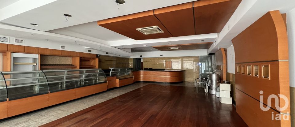 Loja / Estabelecimento Comercial em Mafamude e Vilar do Paraíso de 300 m²