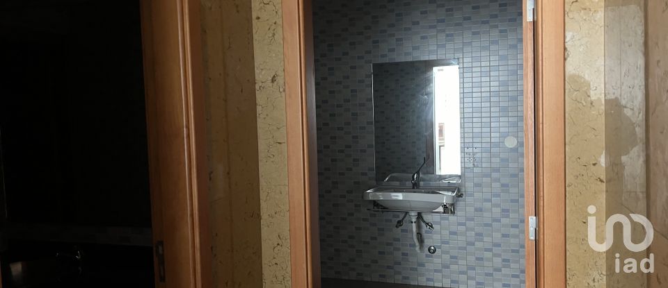 Loja / Estabelecimento Comercial em Mafamude e Vilar do Paraíso de 300 m²