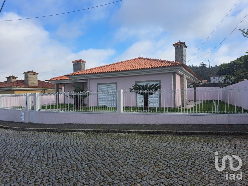 House T3 in Serzedo E Perosinho of 238 m²