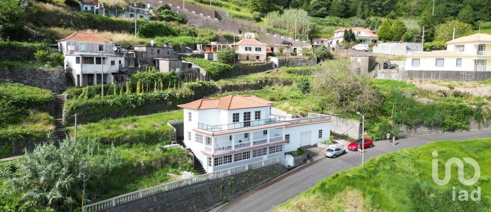 Lodge T4 in Arco da Calheta of 261 m²