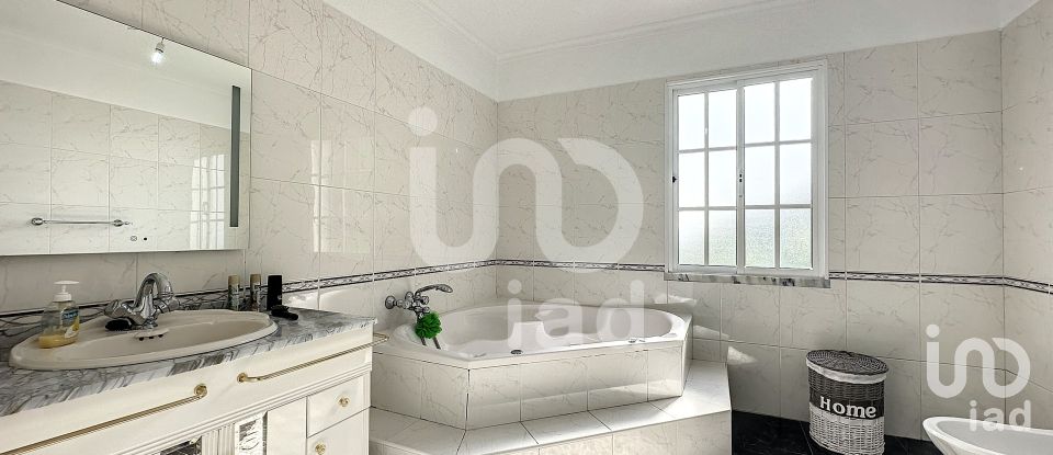 Lodge T4 in Arco da Calheta of 261 m²