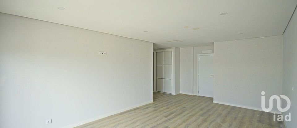 Casa T4 em Fernão Ferro de 206 m²