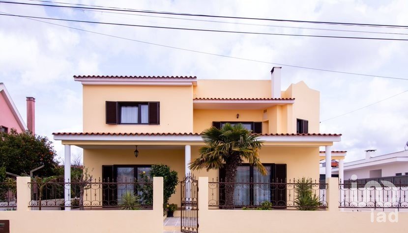 Moradia T4 em Fernão Ferro de 165 m²