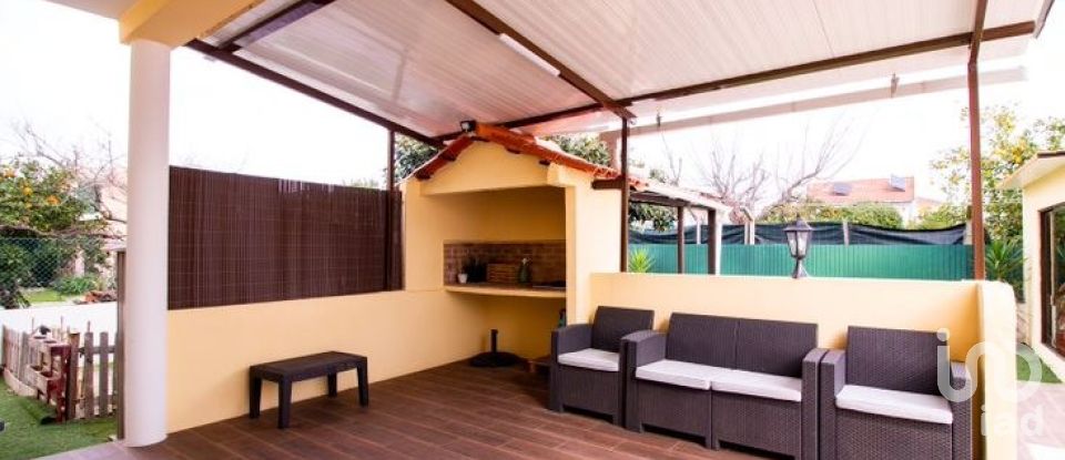 Moradia T4 em Fernão Ferro de 165 m²