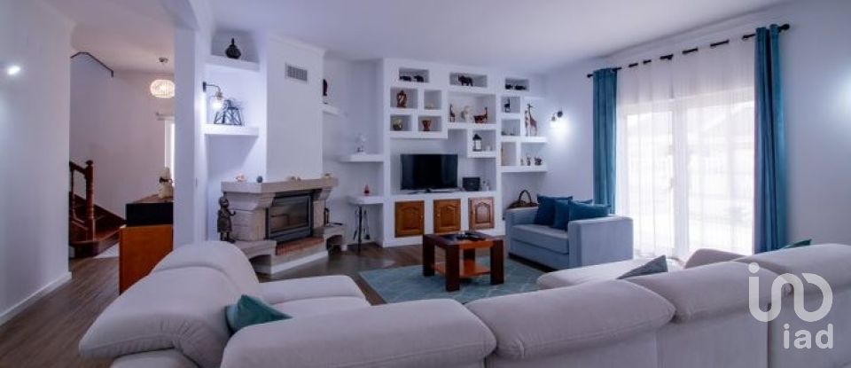 Moradia T4 em Fernão Ferro de 165 m²