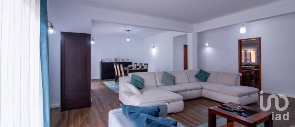 Moradia T4 em Fernão Ferro de 165 m²