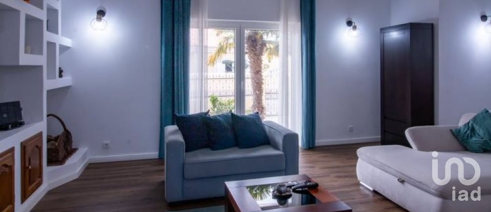 Moradia T4 em Fernão Ferro de 165 m²