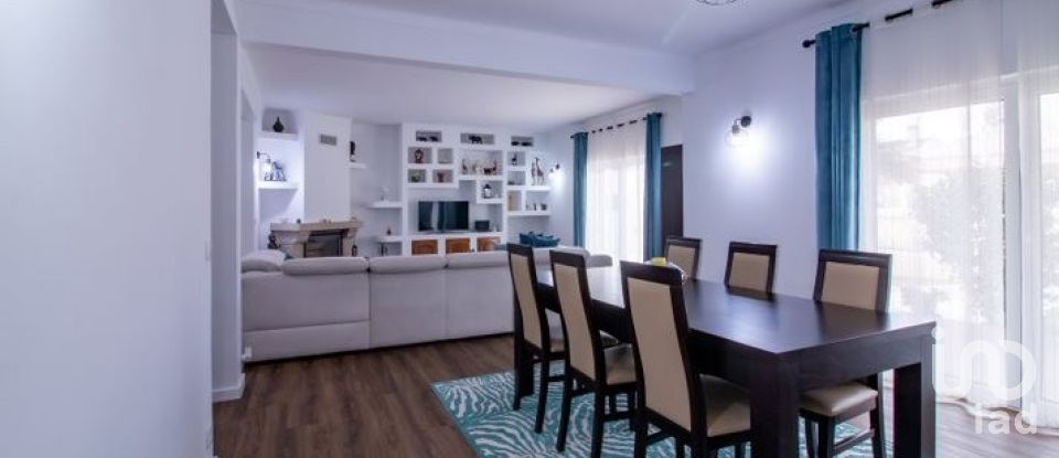 Moradia T4 em Fernão Ferro de 165 m²