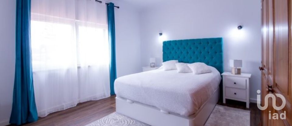 Moradia T4 em Fernão Ferro de 165 m²