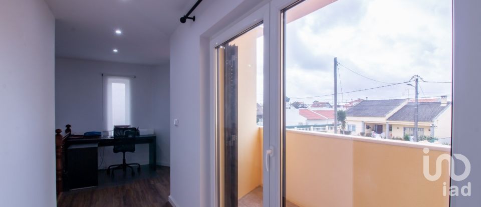 Moradia T4 em Fernão Ferro de 165 m²