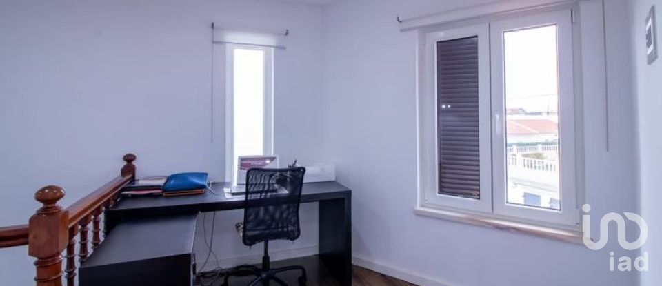 Moradia T4 em Fernão Ferro de 165 m²