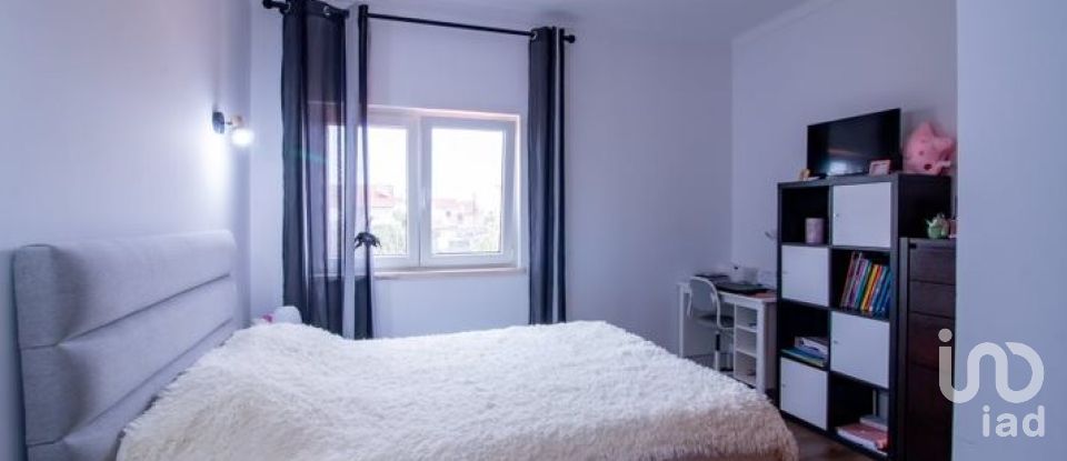 Moradia T4 em Fernão Ferro de 165 m²