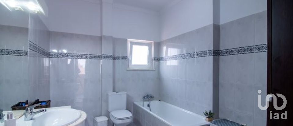 Moradia T4 em Fernão Ferro de 165 m²