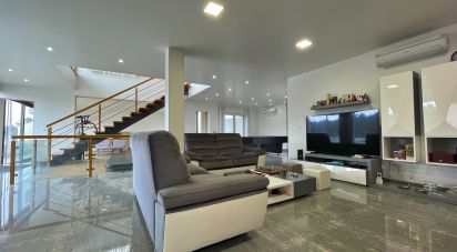 House T4 in Carriço of 638 m²