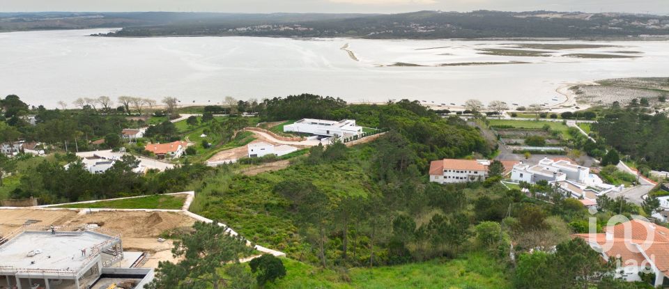 Building land in Foz do Arelho of 2,035 m²
