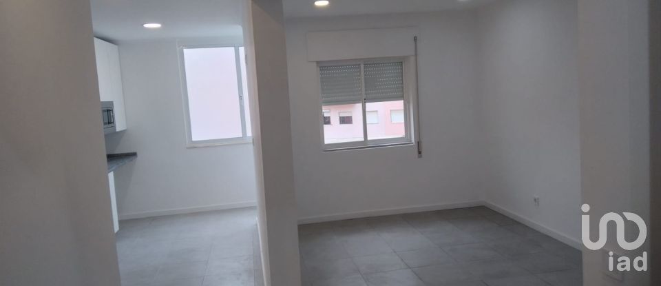 Apartment T2 in Baixa Da Banheira E Vale Da Amoreira of 70 m²