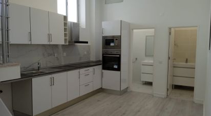Boutique/Local commercial à Alto do Seixalinho, Santo André e Verderena de 204 m²