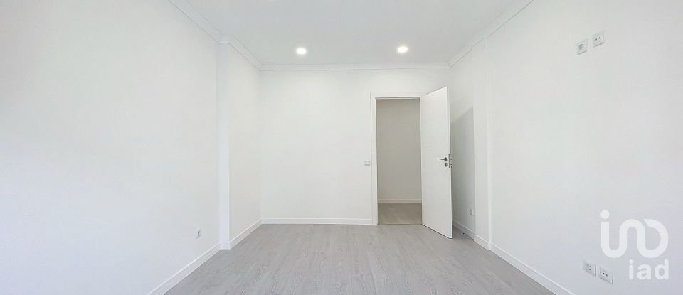 Apartamento T3 em Baixa Da Banheira E Vale Da Amoreira de 96 m²