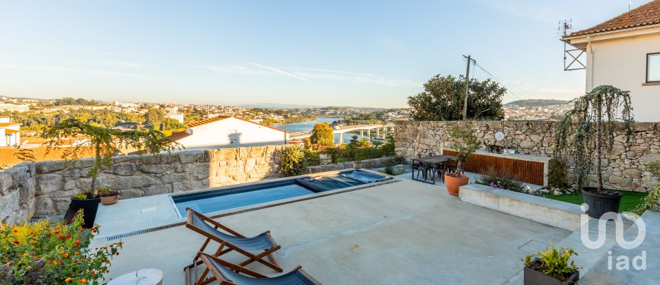 House T3 in Campanhã of 262 m²